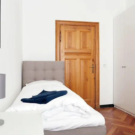 Daire Katz By Rockchair L Superhost Status L 3 Bedrooms Boxspringbeds 2 Bathrooms In Center - Cozy Family & Business Flair Welcomes You! Berlin