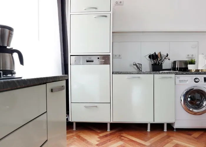 Katz By Rockchair L Superhost Status L 3 Bedrooms Boxspringbeds 2 Bathrooms In Center - Cozy Family & Business Flair Welcomes You!