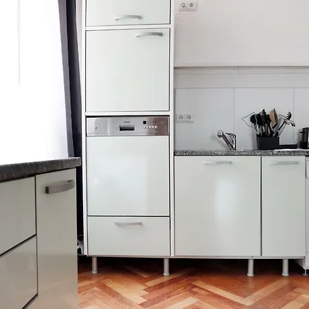 Katz By Rockchair L Superhost Status L 3 Bedrooms Boxspringbeds 2 Bathrooms In Center - Cozy Family & Business Flair Welcomes You!