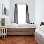 Katz By Rockchair L Superhost Status L 3 Bedrooms Boxspringbeds 2 Bathrooms In Center - Cozy Family & Business Flair Welcomes You!