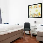 Katz By Rockchair L Superhost Status L 3 Bedrooms Boxspringbeds 2 Bathrooms In Center - Cozy Family & Business Flair Welcomes You!